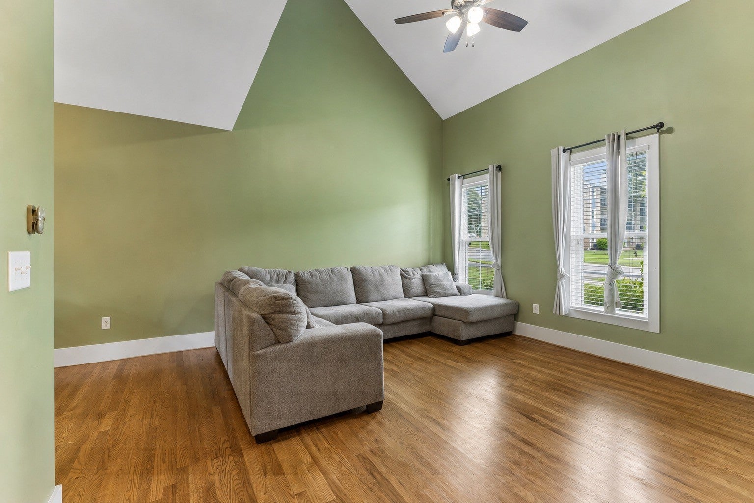 22 Twin Oaks Dr