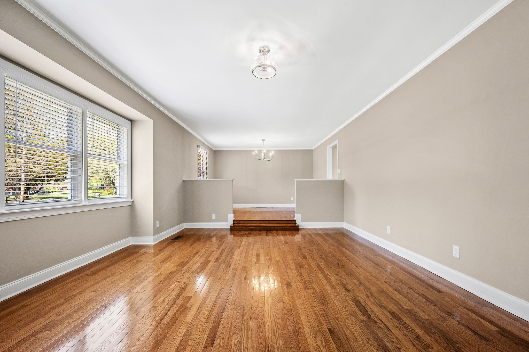 906 COUNTRY CLUB DRIVE