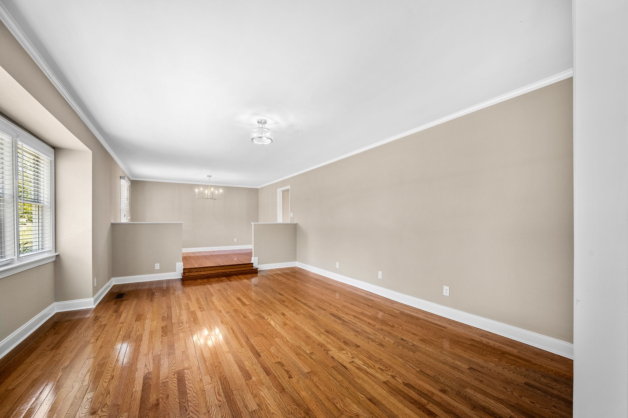 906 COUNTRY CLUB DRIVE