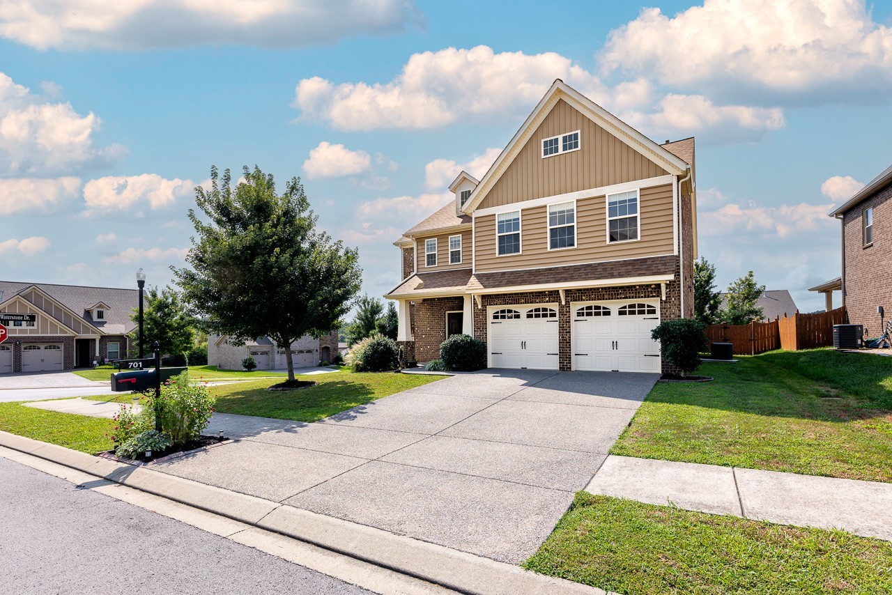 701 Pebble Creek Ln