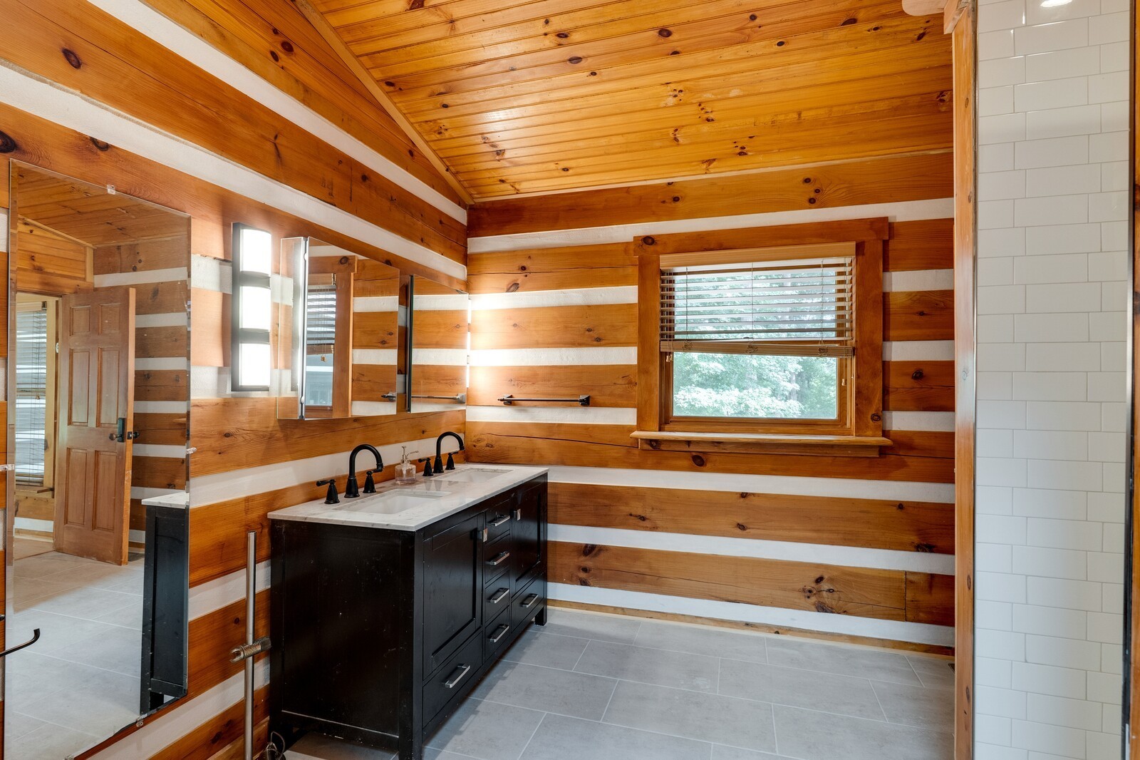 Brentwood, Tennessee, 37027, United States, 3 Bedrooms Bedrooms, ,3 BathroomsBathrooms,Residential,Active,1967284