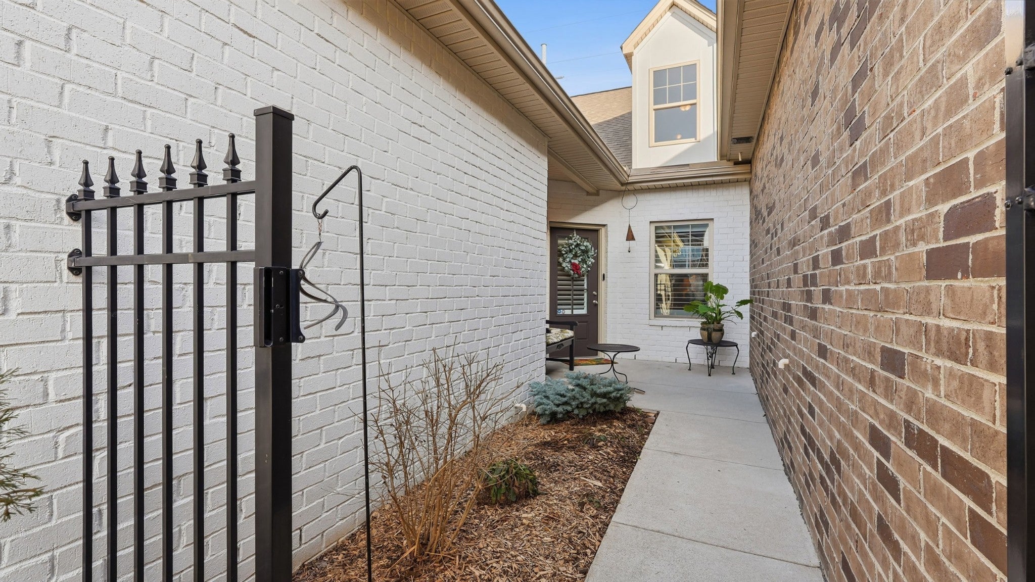 330 Madeira Pl