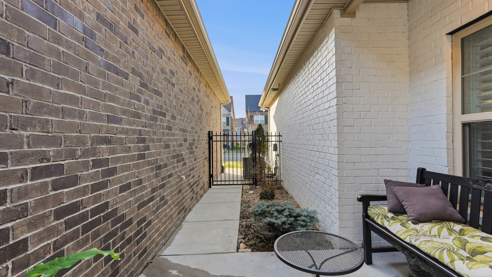 330 Madeira Pl