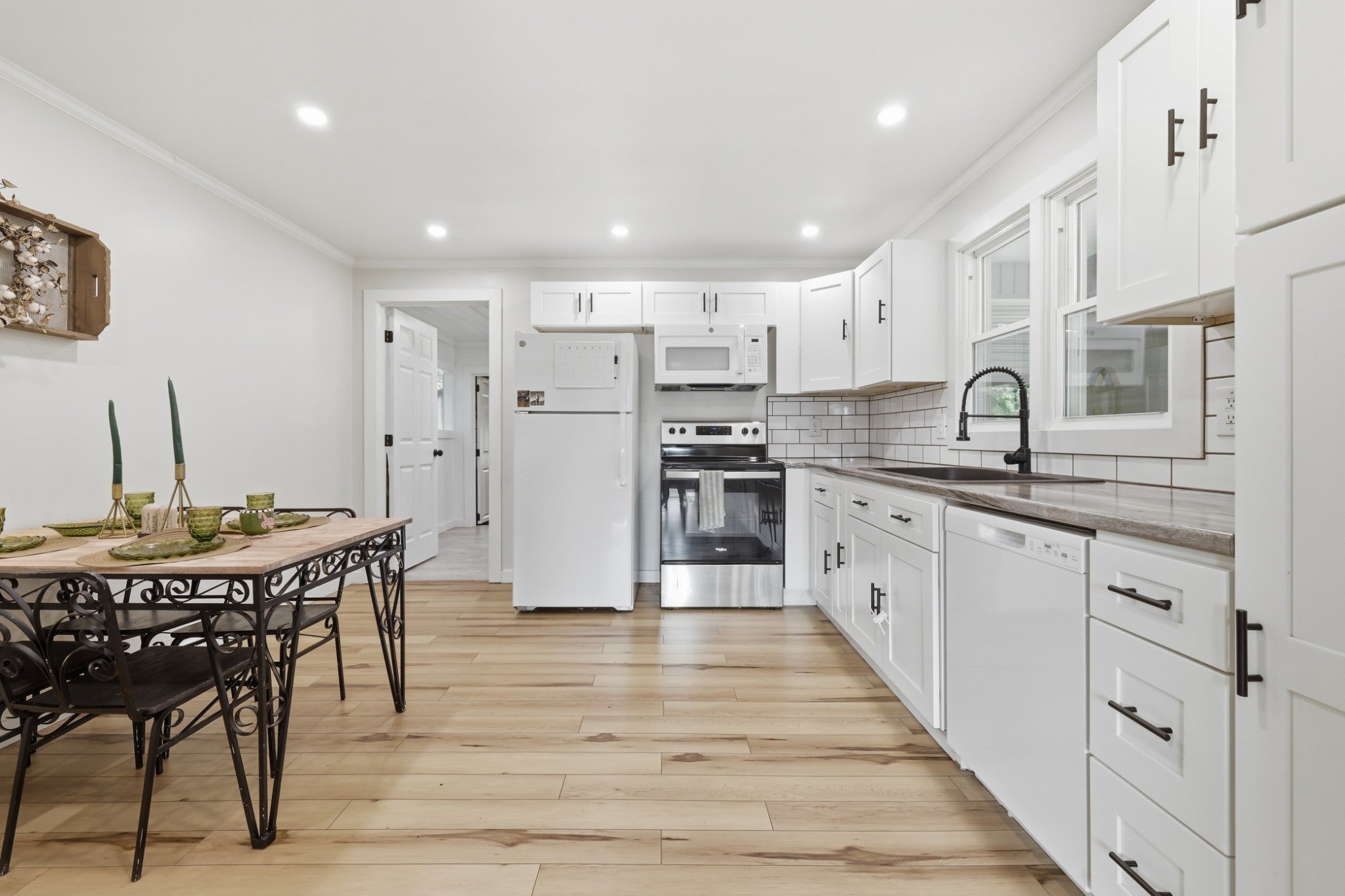 216 Ellis Dr