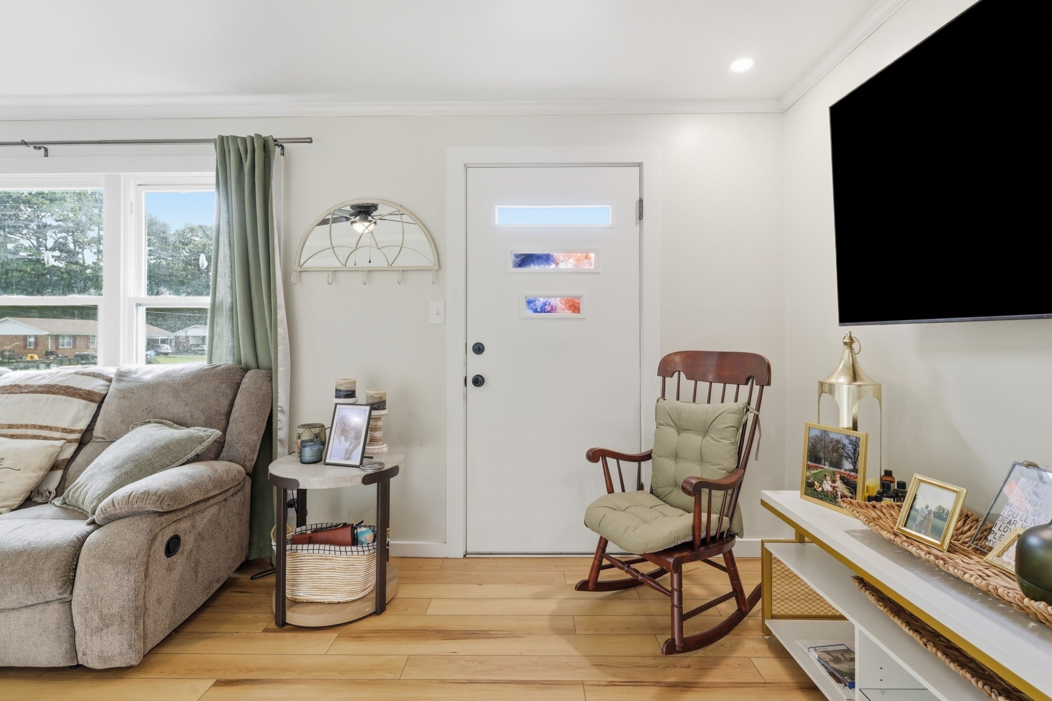 216 Ellis Dr