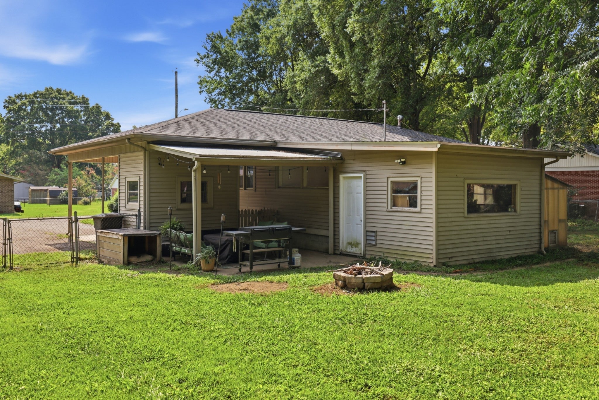 216 Ellis Dr