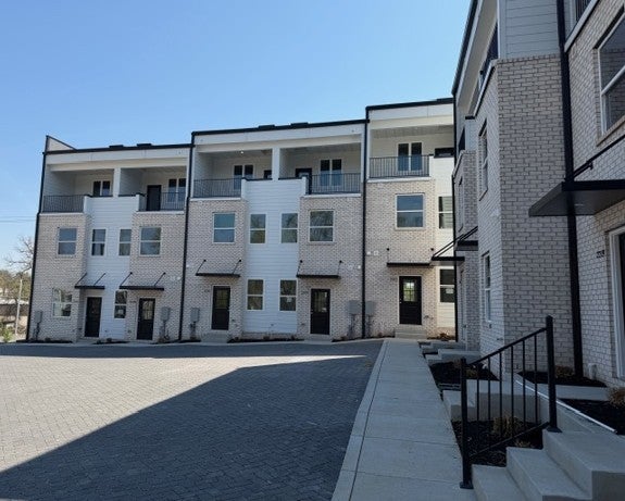 2203 Foster Ave 2203