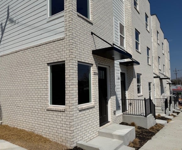 2203 Foster Ave 2203