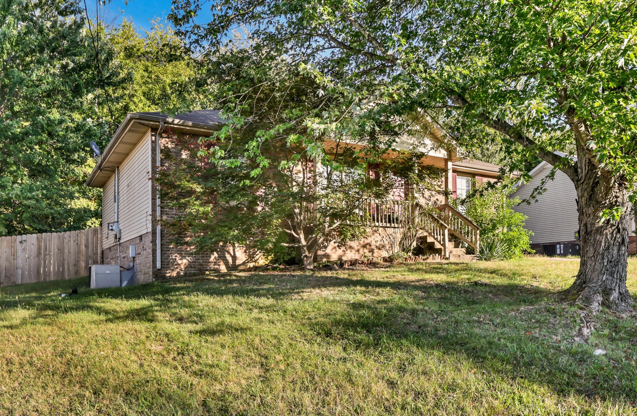 282 Moncrest Dr