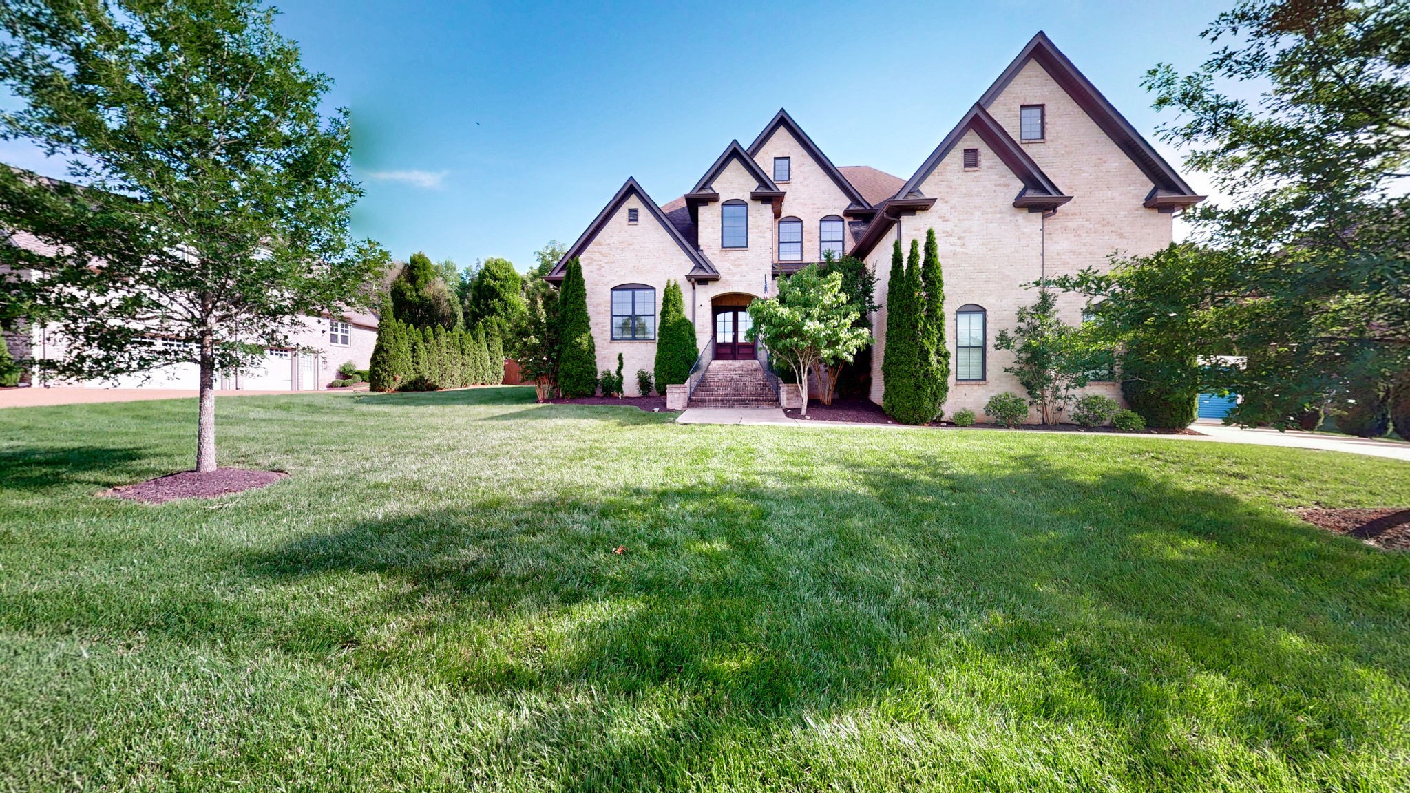 203 W Chandler Ct