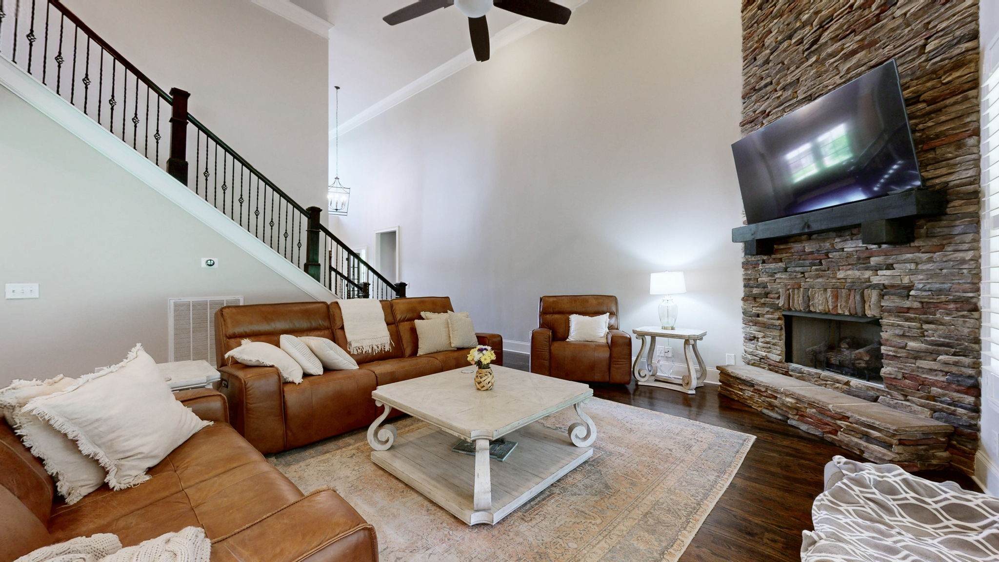 203 W Chandler Ct