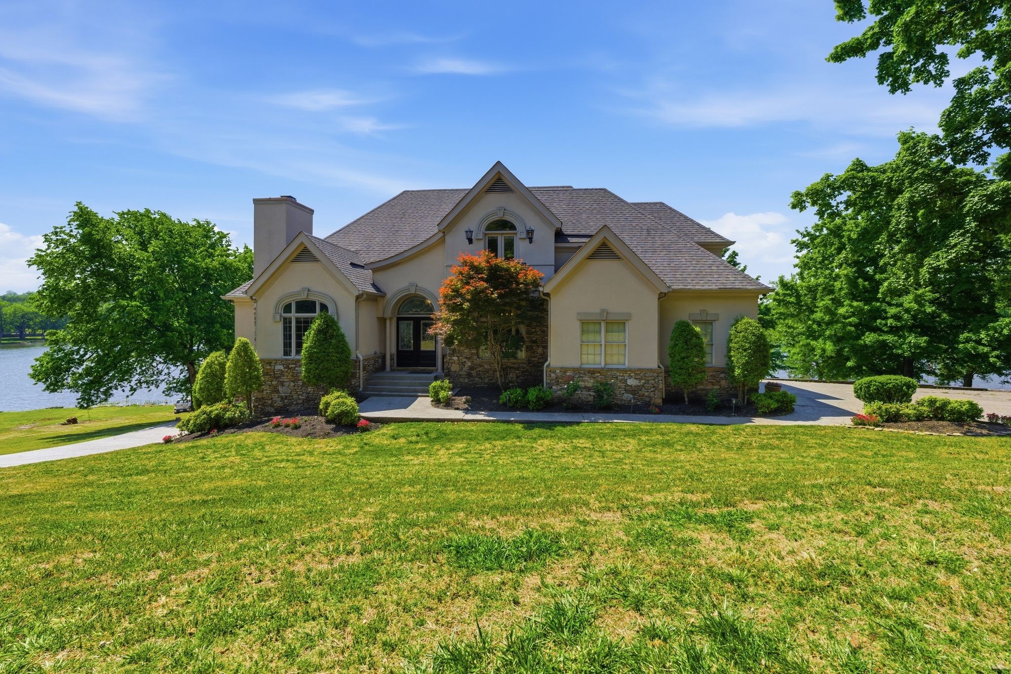305 Harbor Dr