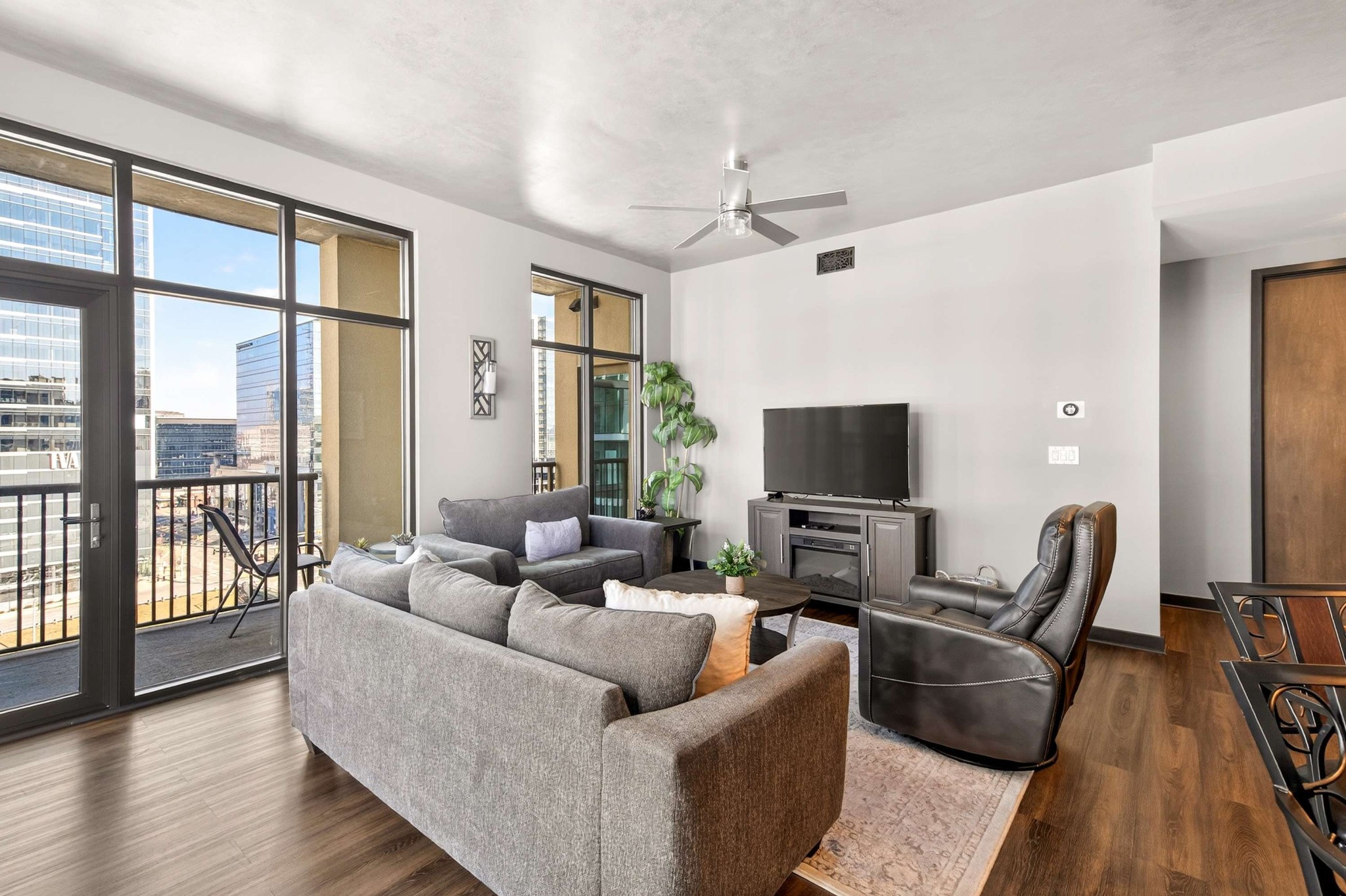 1510 Demonbreun St 904