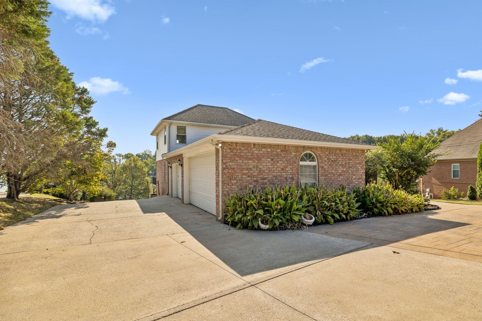 339 Lakeview Cir