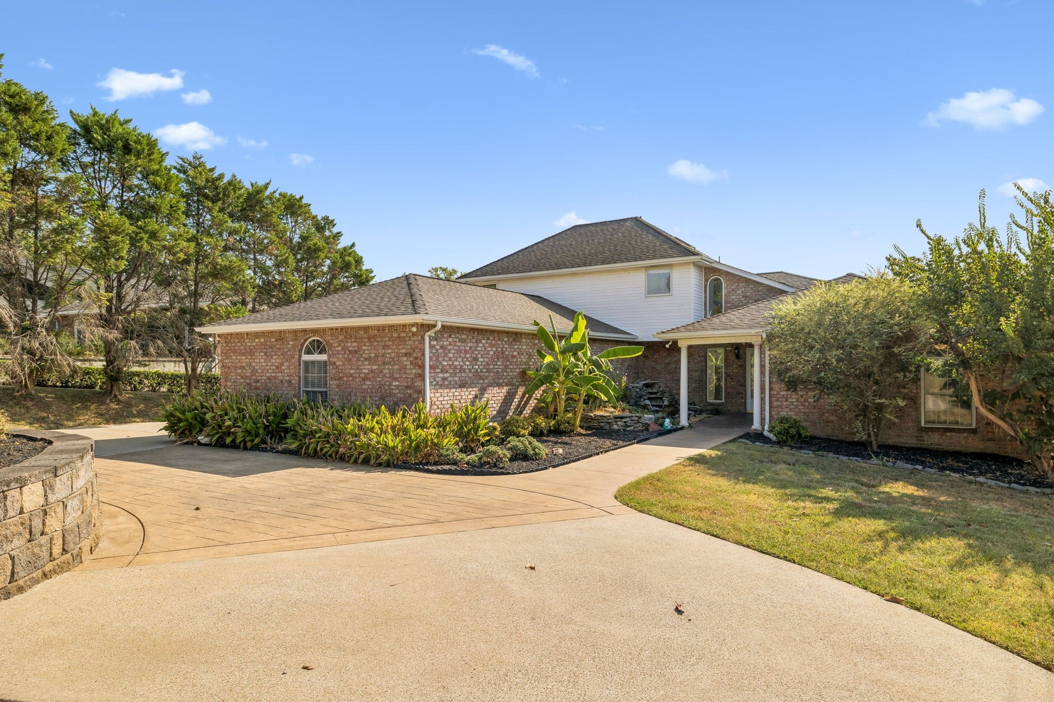 339 Lakeview Cir