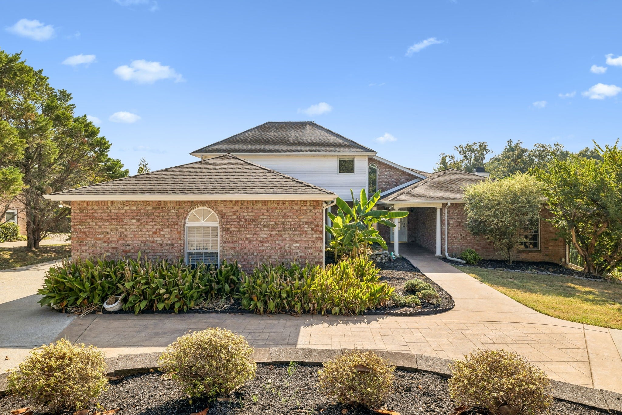 339 Lakeview Cir