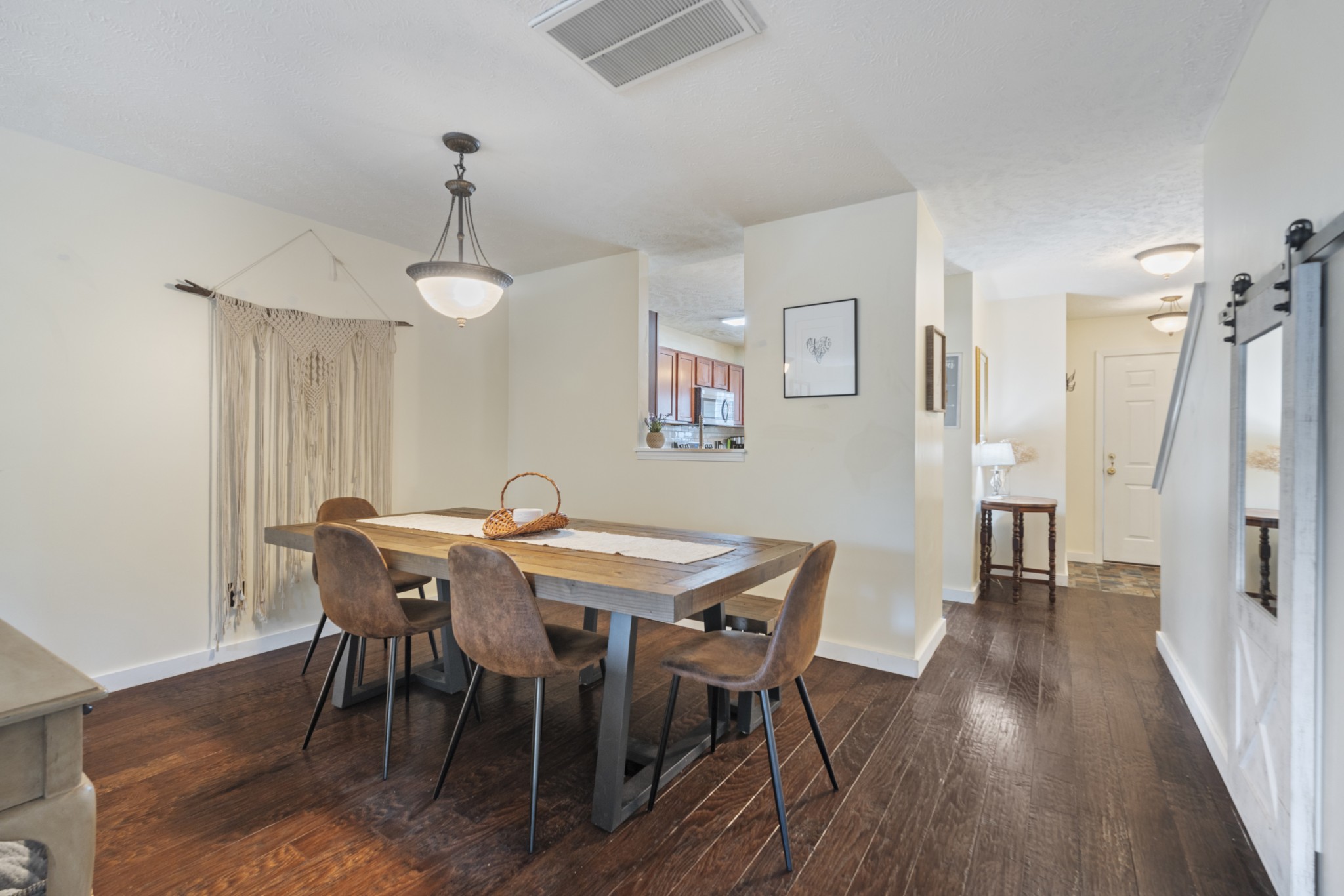 5830 Monroe Xing
