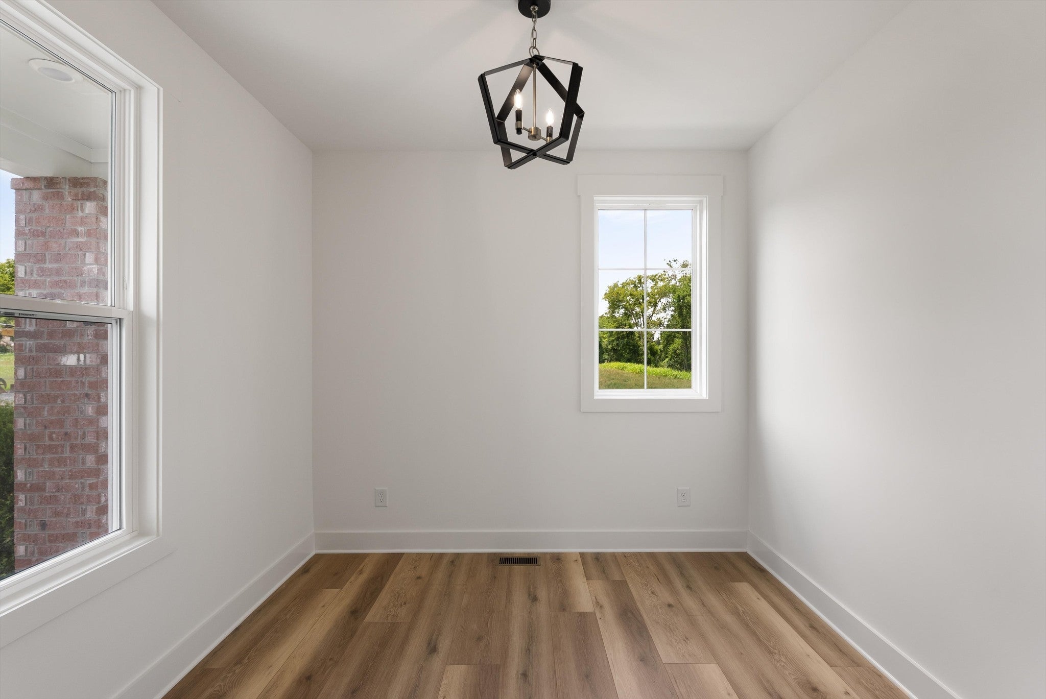 1301 Alderwood Pass