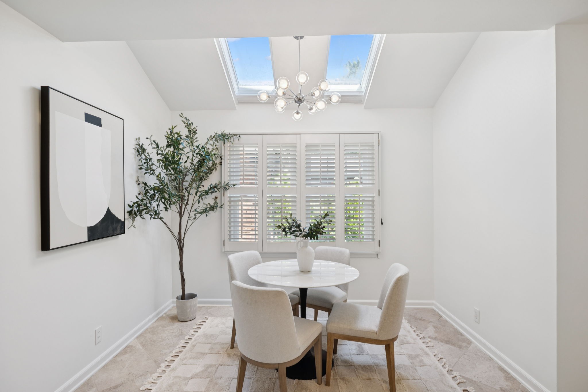 124 Hearthstone Manor Cir