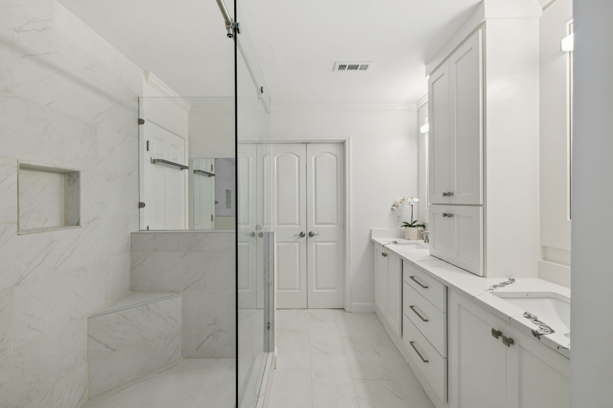 124 Hearthstone Manor Cir