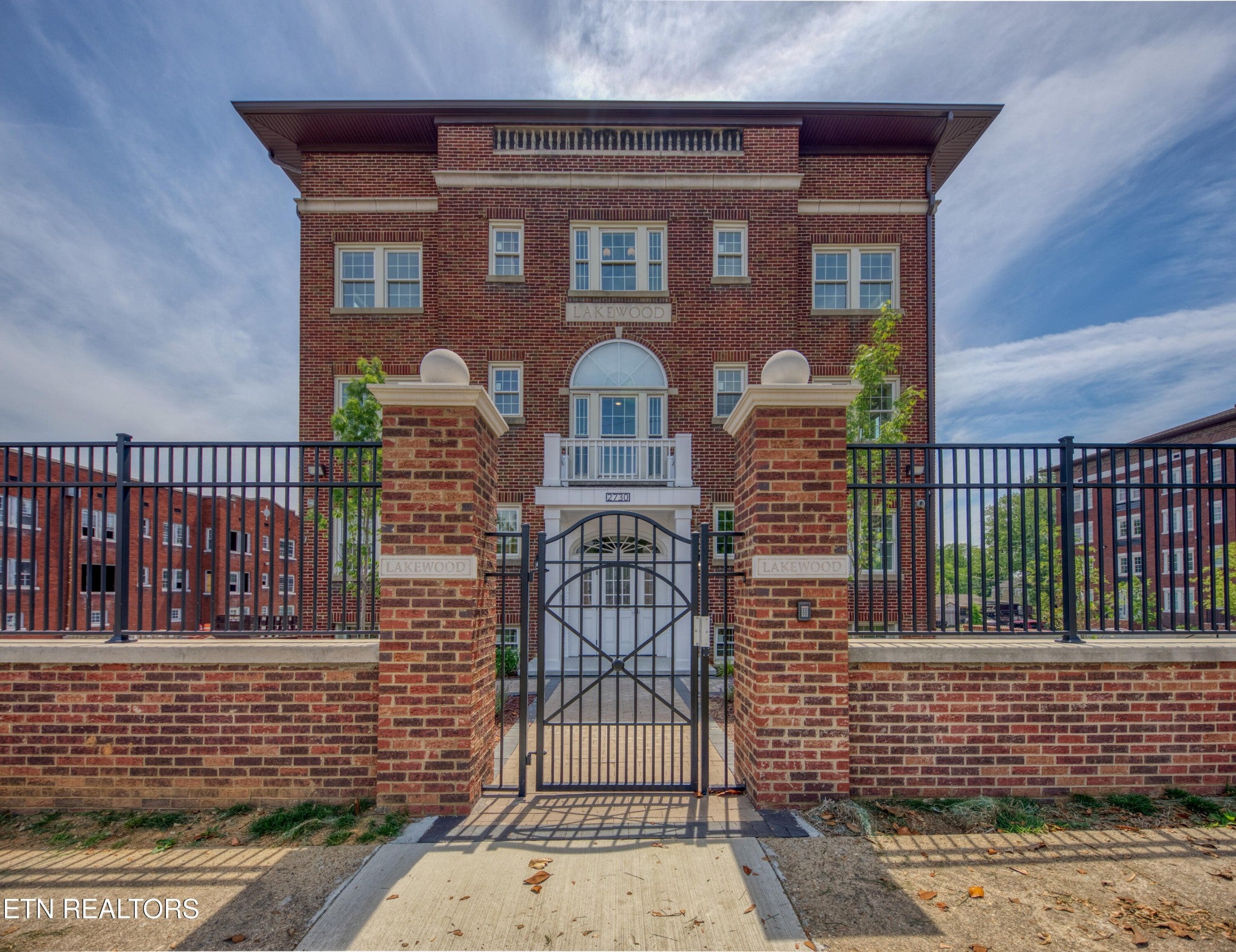 2730 E Magnolia Ave 303
