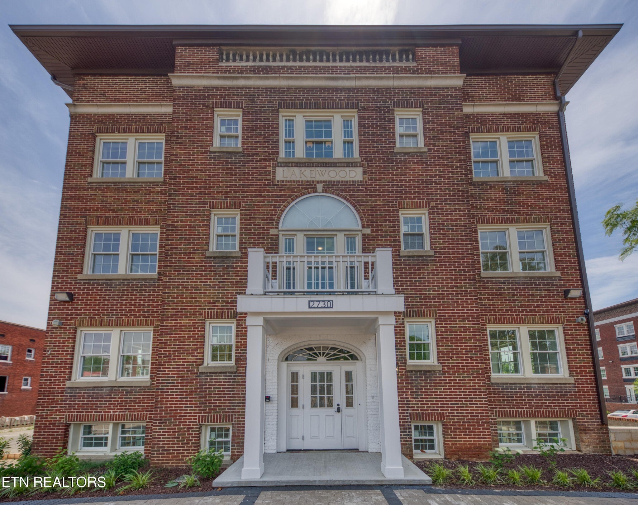 2730 E Magnolia Ave 303
