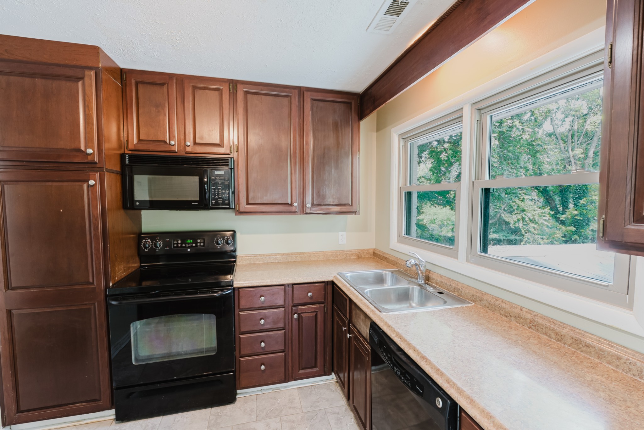 109 Hobbs Dr