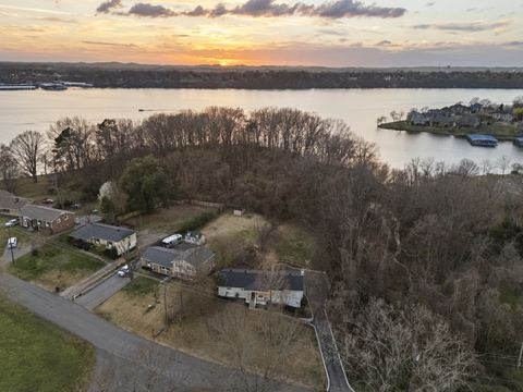 136 Roberta Dr Hendersonville TN 37075