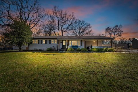 Photo of 1508 Turnpike Road, Summertown, TN 38483 (MLS # 3168398)