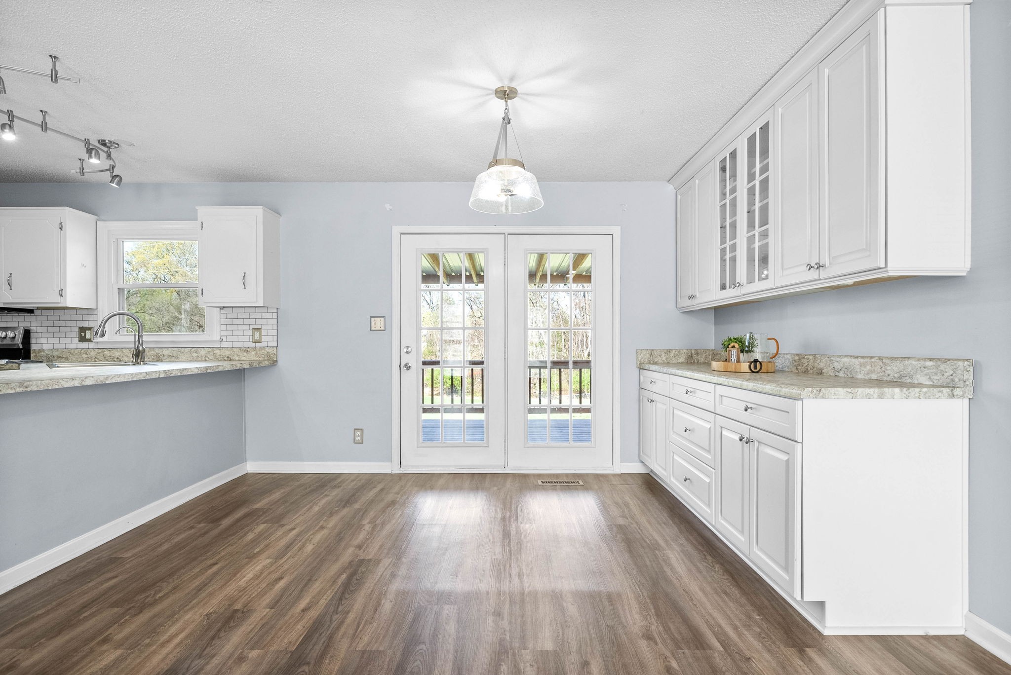 Clarksville, Tennessee 37040, United States, 3 Bedrooms Bedrooms, ,3 BathroomsBathrooms,Residential,Pending,102510