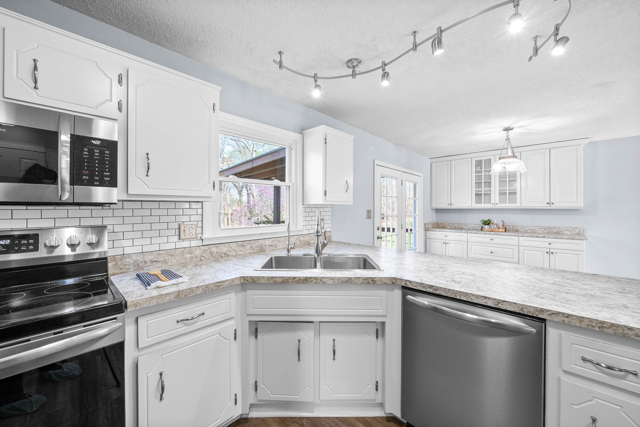 Clarksville, Tennessee 37040, United States, 3 Bedrooms Bedrooms, ,3 BathroomsBathrooms,Residential,Pending,102510