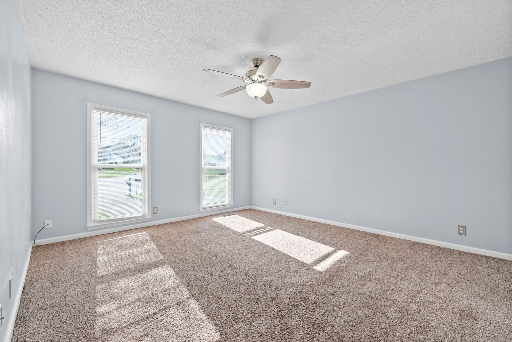 Clarksville, Tennessee 37040, United States, 3 Bedrooms Bedrooms, ,3 BathroomsBathrooms,Residential,Pending,102510