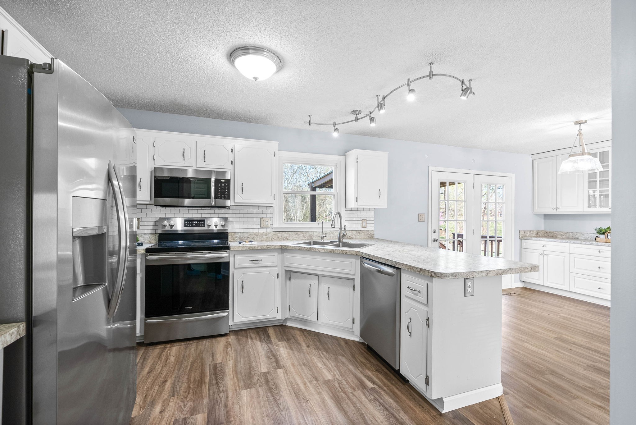 Clarksville, Tennessee 37040, United States, 3 Bedrooms Bedrooms, ,3 BathroomsBathrooms,Residential,Pending,102510