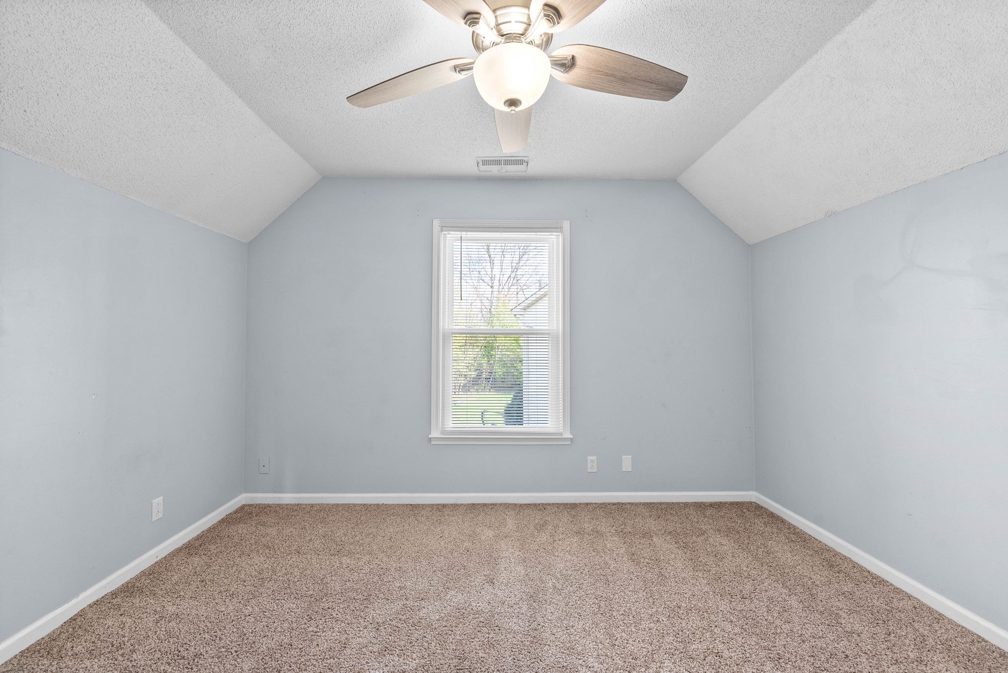 Clarksville, Tennessee 37040, United States, 3 Bedrooms Bedrooms, ,3 BathroomsBathrooms,Residential,Pending,102510