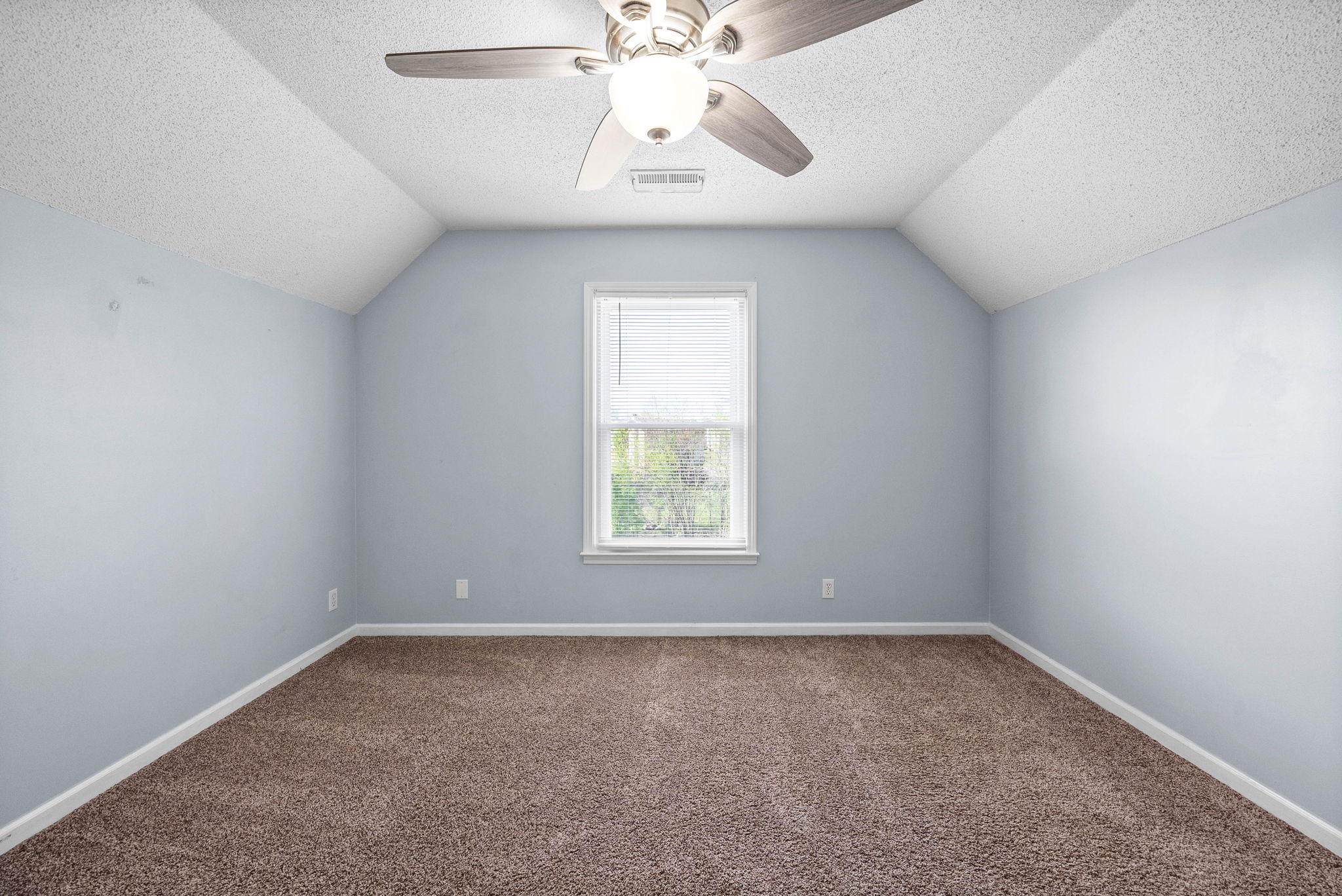 Clarksville, Tennessee 37040, United States, 3 Bedrooms Bedrooms, ,3 BathroomsBathrooms,Residential,Pending,102510