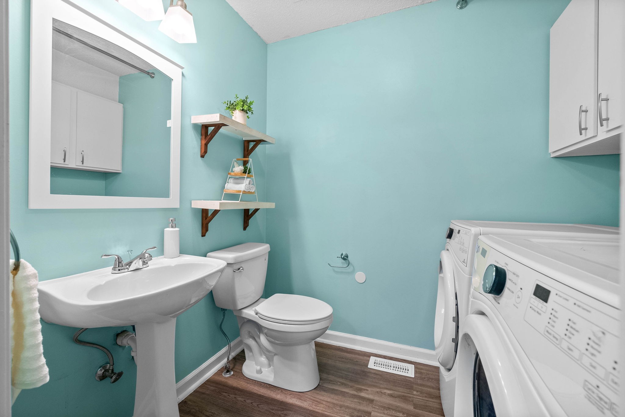 Clarksville, Tennessee 37040, United States, 3 Bedrooms Bedrooms, ,3 BathroomsBathrooms,Residential,Pending,102510