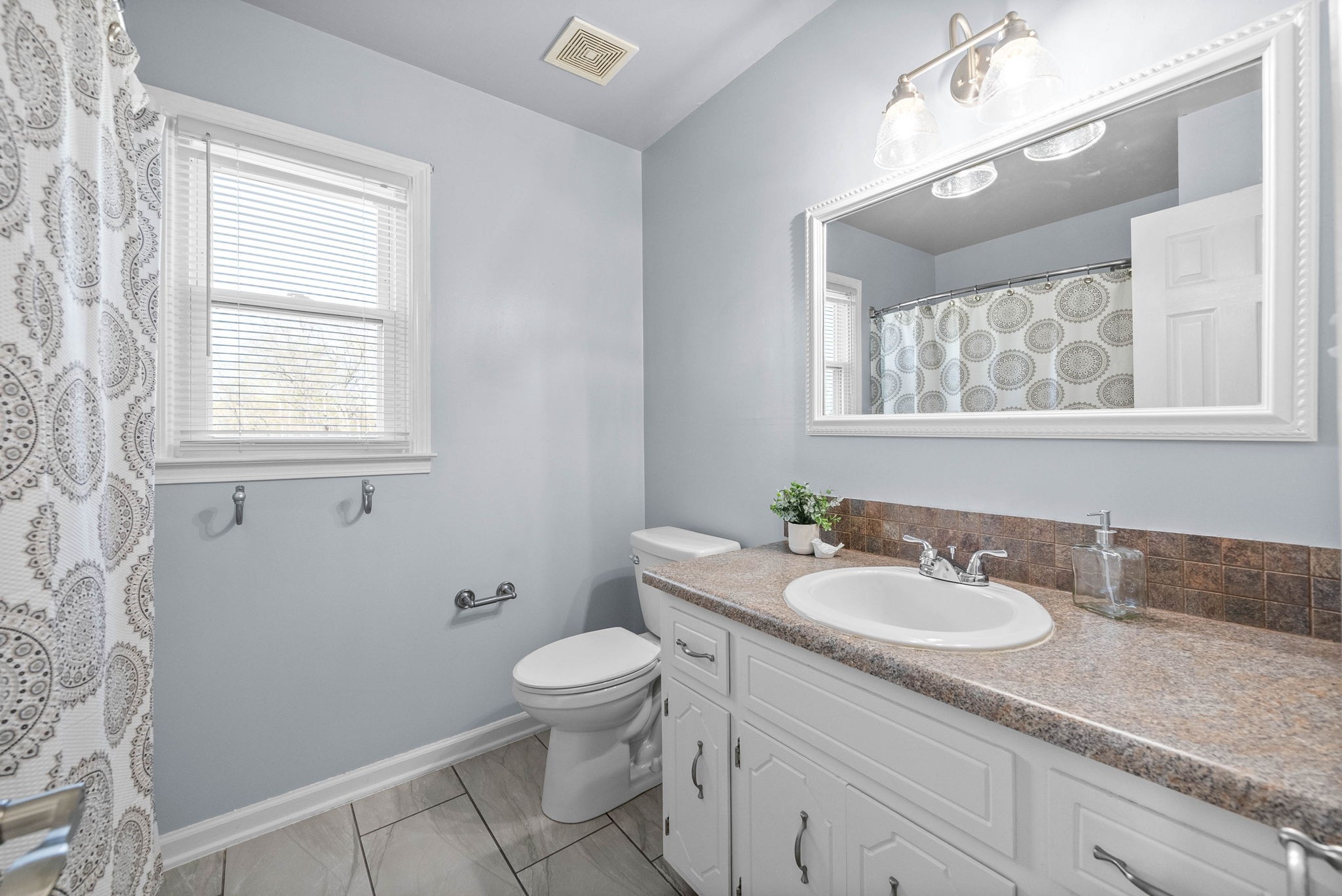 Clarksville, Tennessee 37040, United States, 3 Bedrooms Bedrooms, ,3 BathroomsBathrooms,Residential,Pending,102510