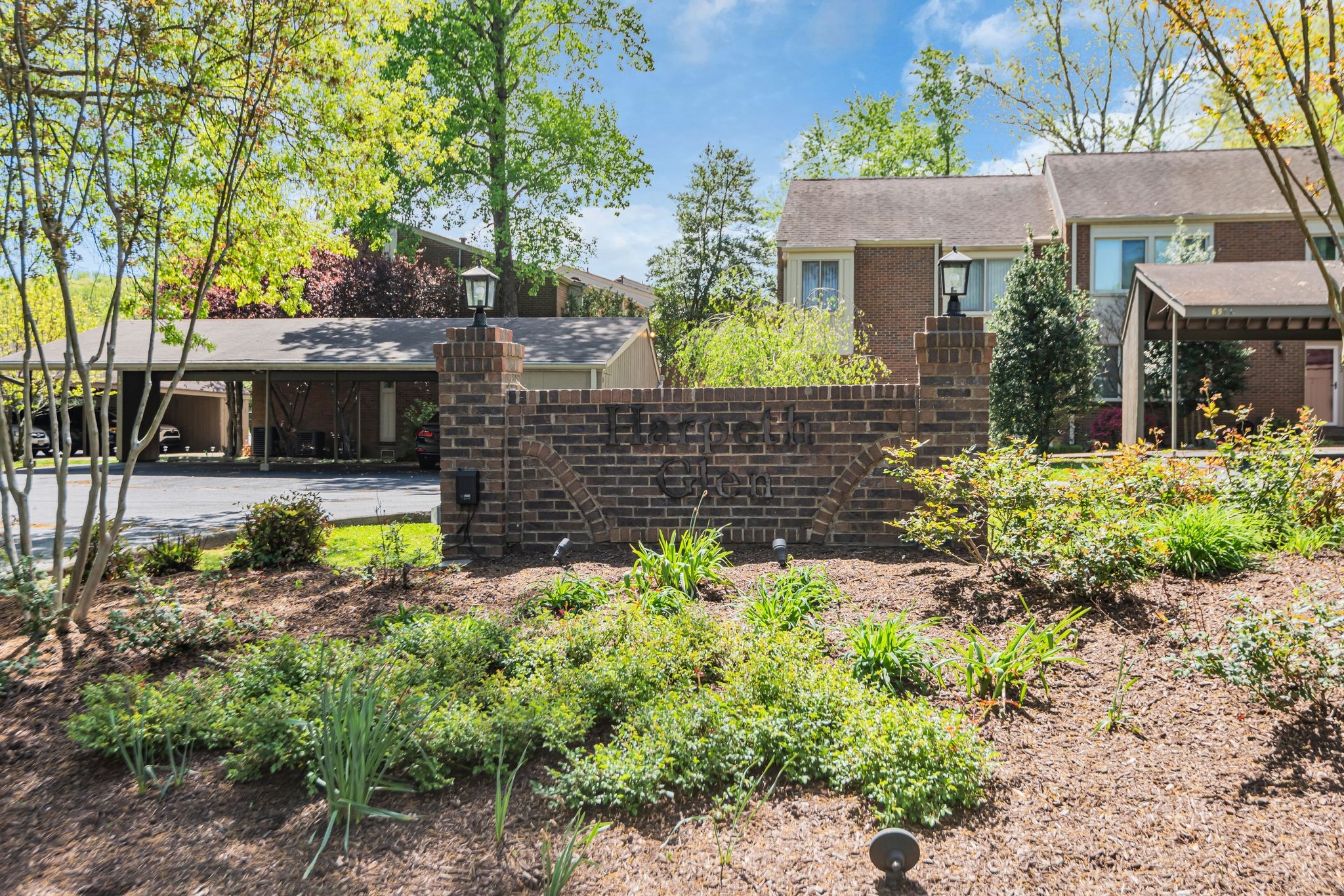 6935 Highland Park Dr