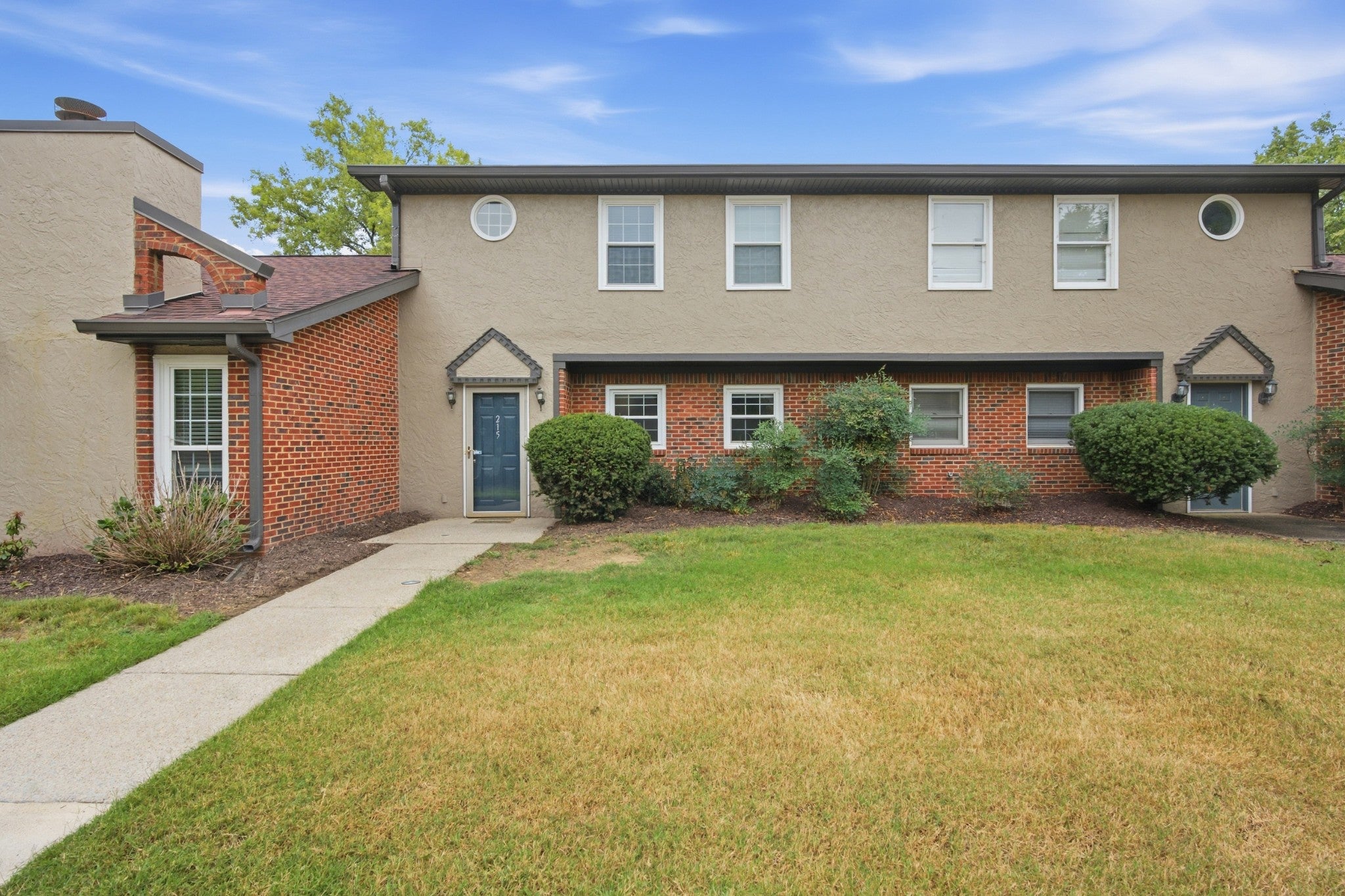 215 Highland Villa Cir