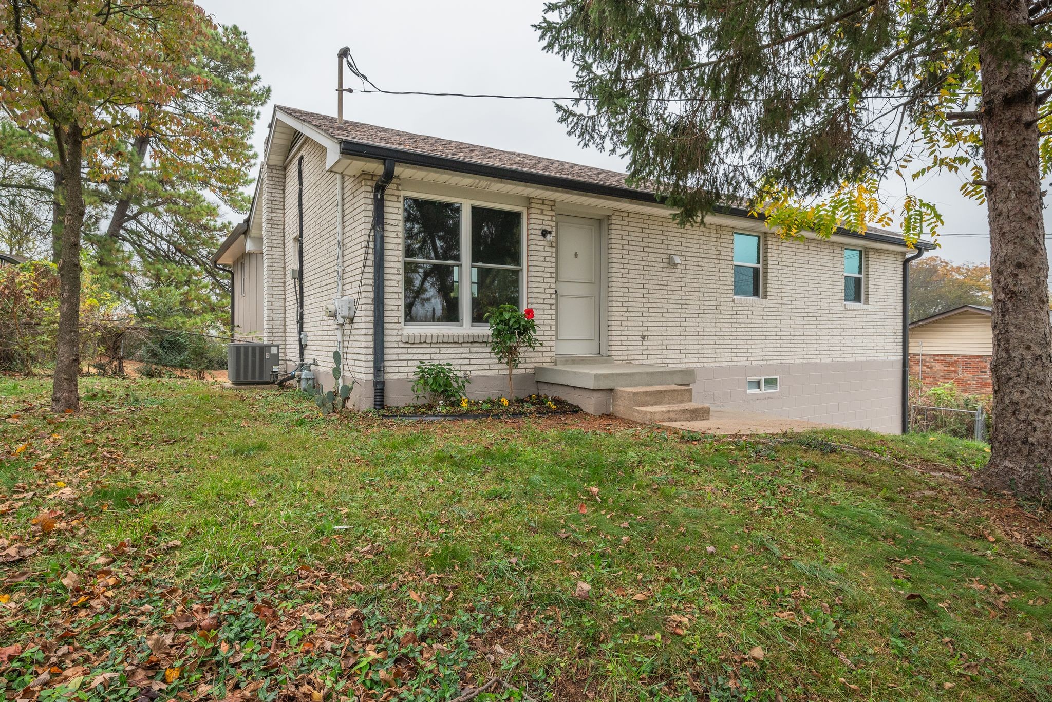 144 Luna Dr