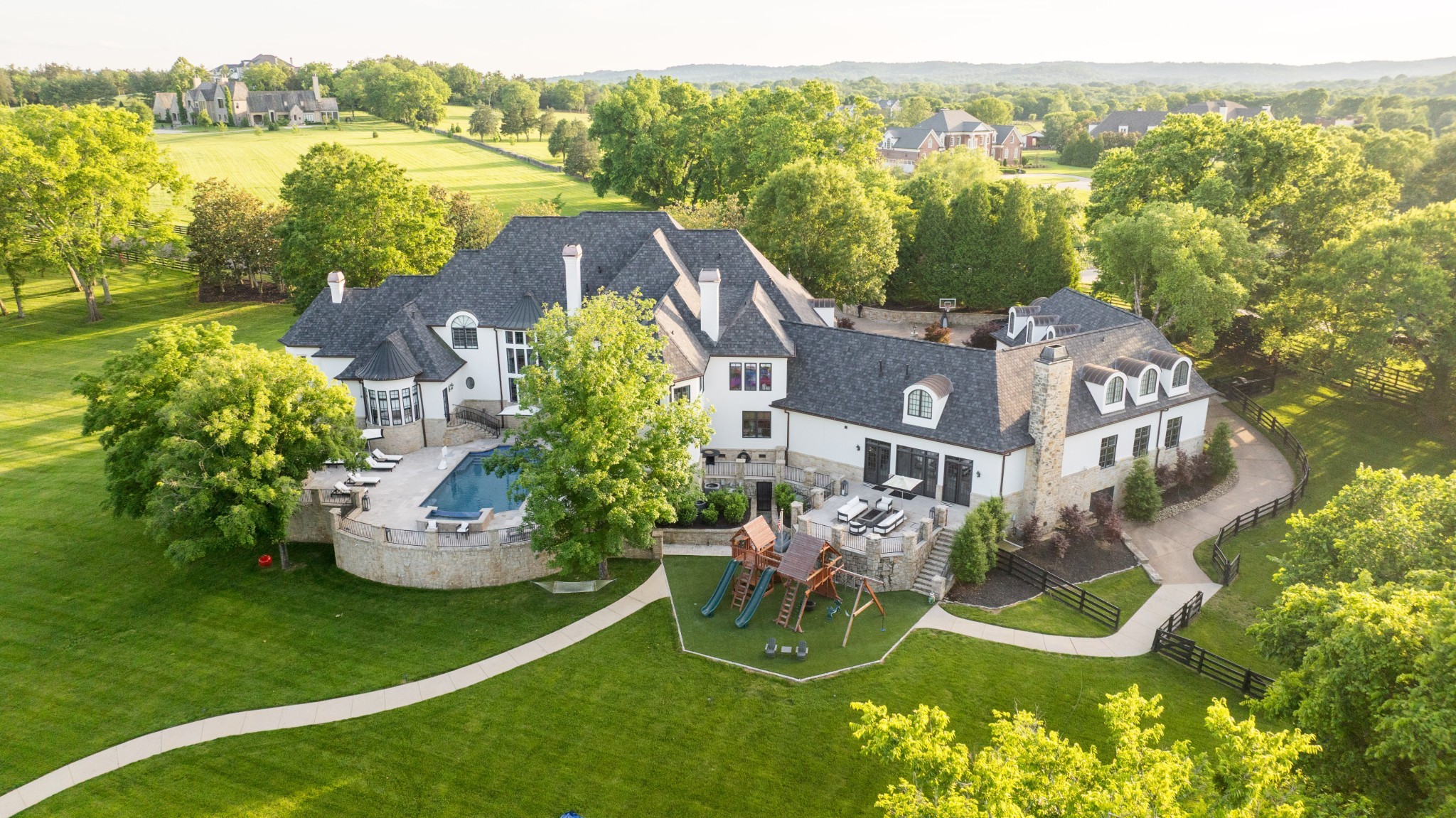 2410 Hidden River Ln