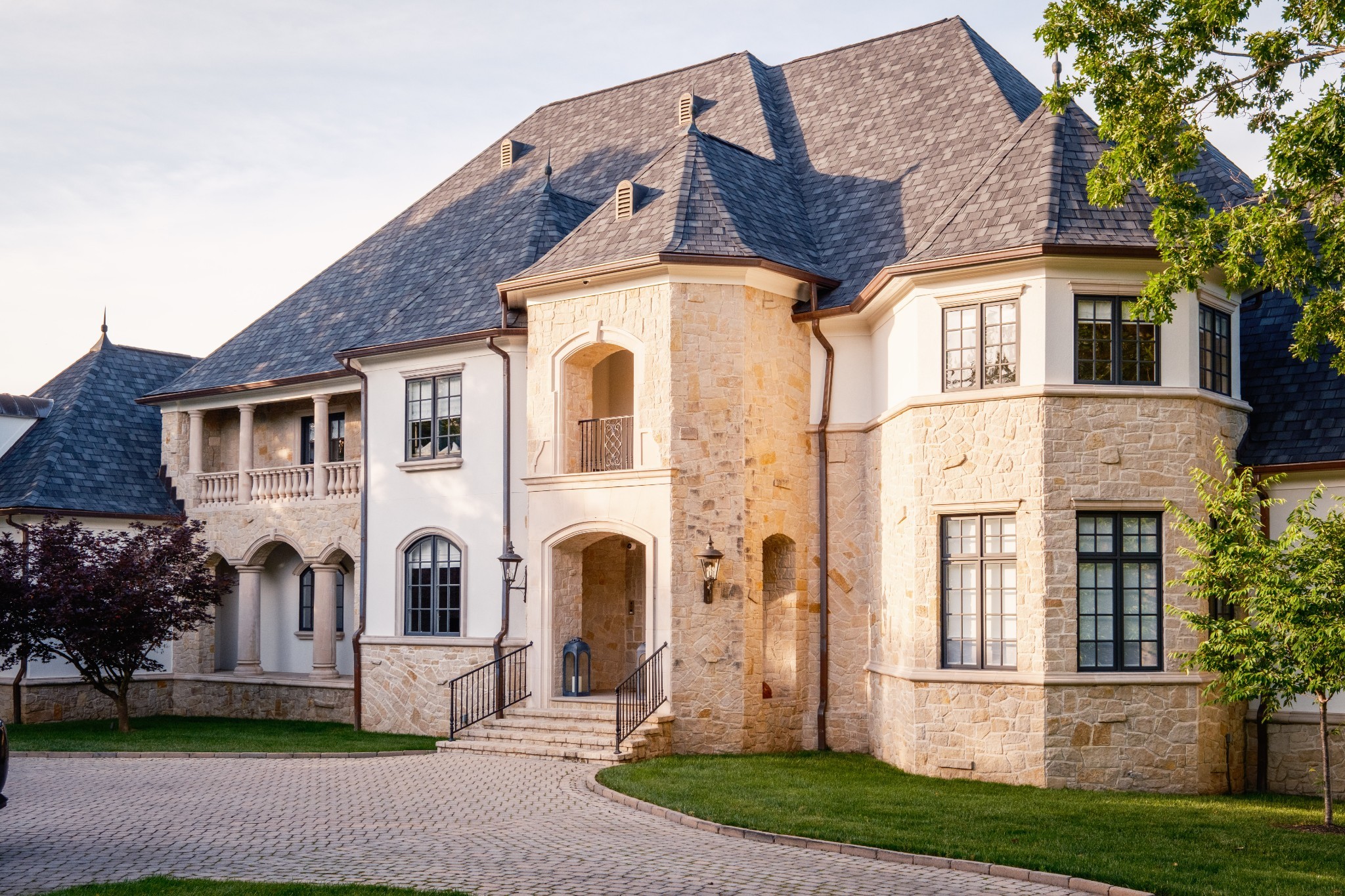 2410 Hidden River Ln