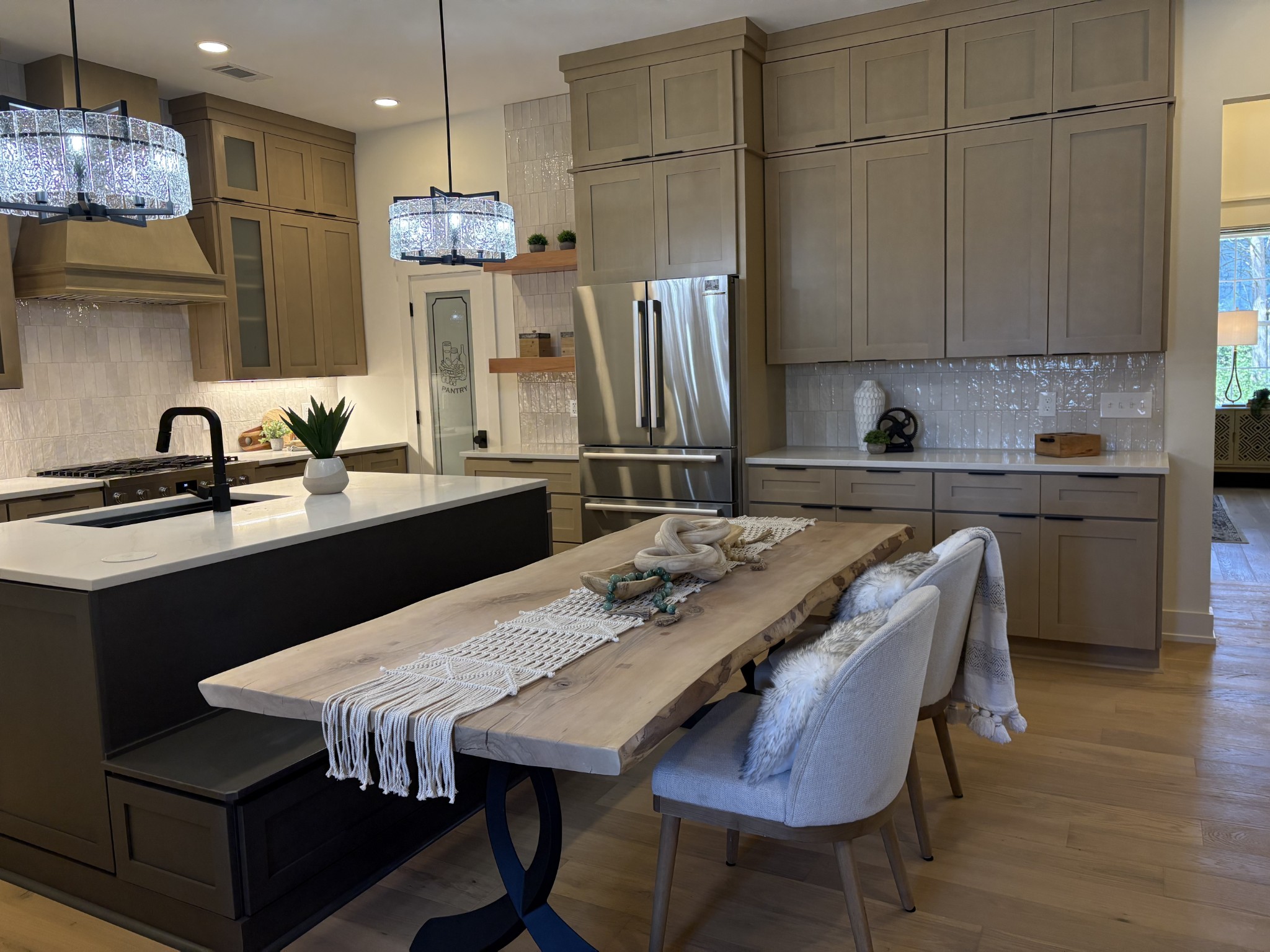 1104 S Graycroft Ave