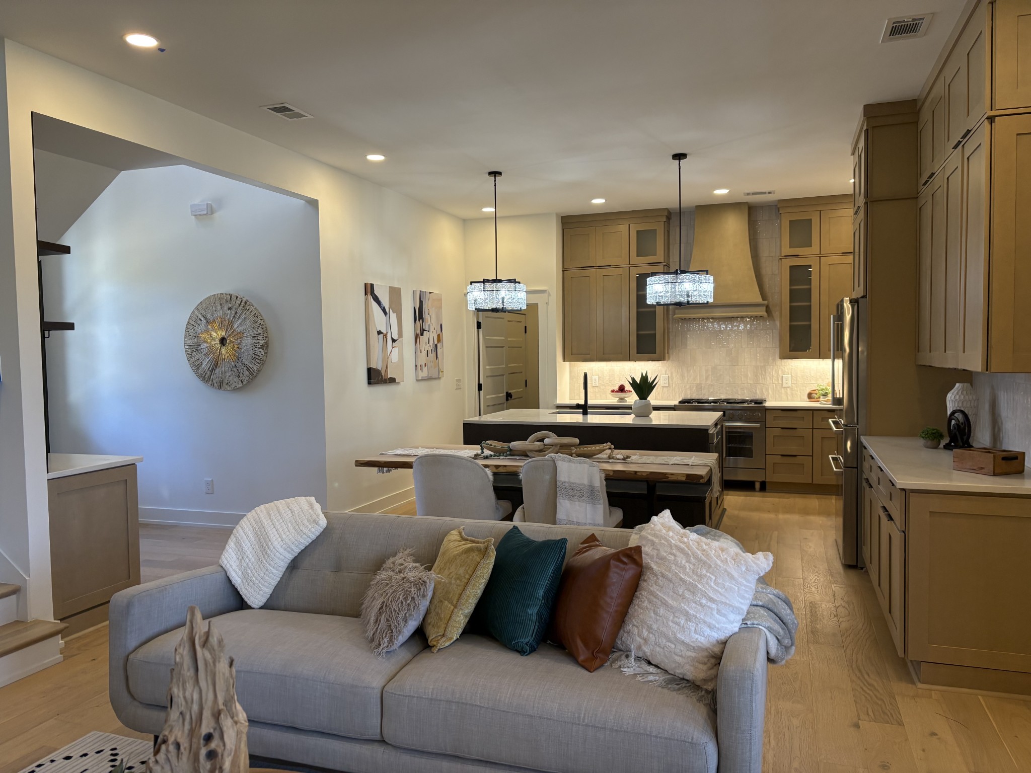 1104 S Graycroft Ave