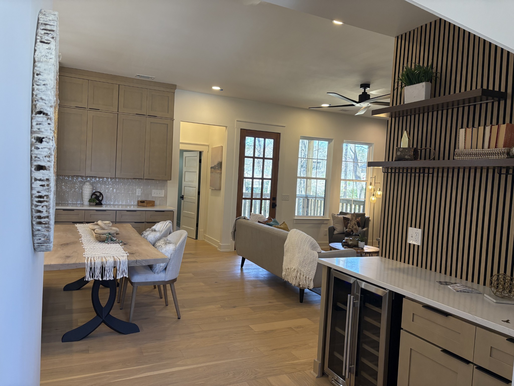 1104 S Graycroft Ave