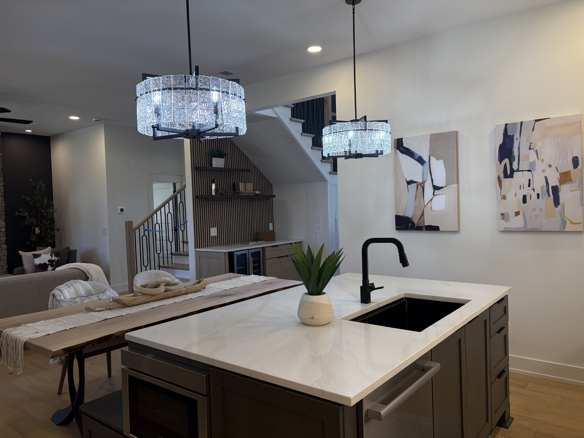 1104 S Graycroft Ave