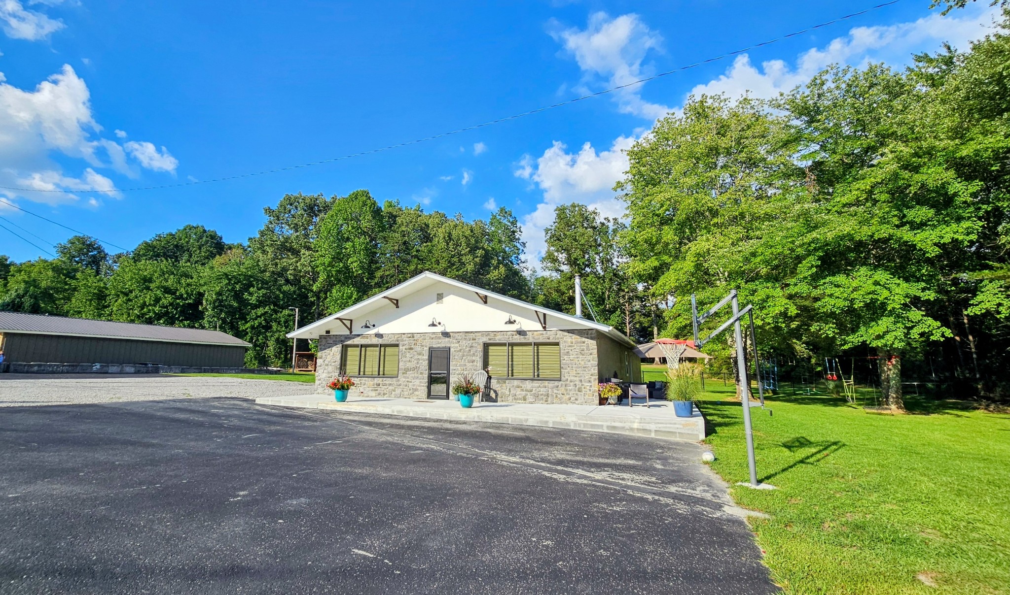 591 Main St