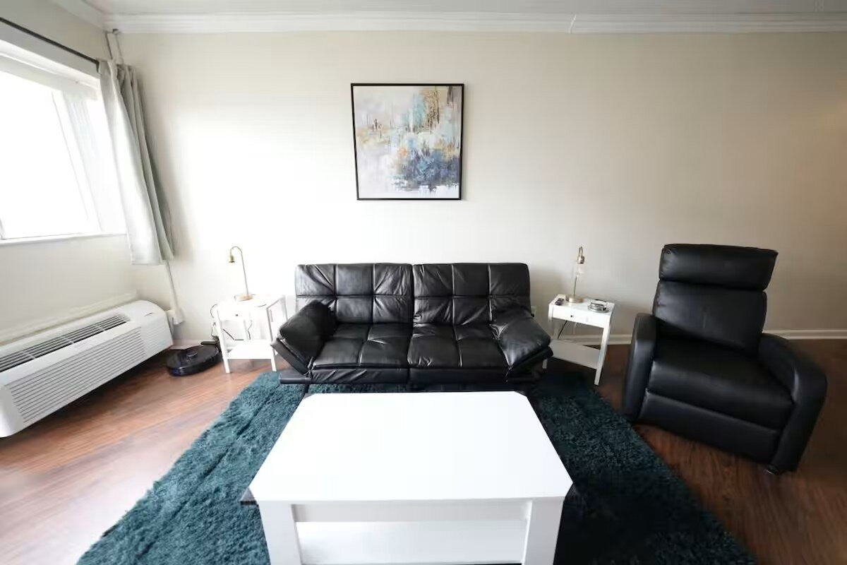 510 Gay St 915