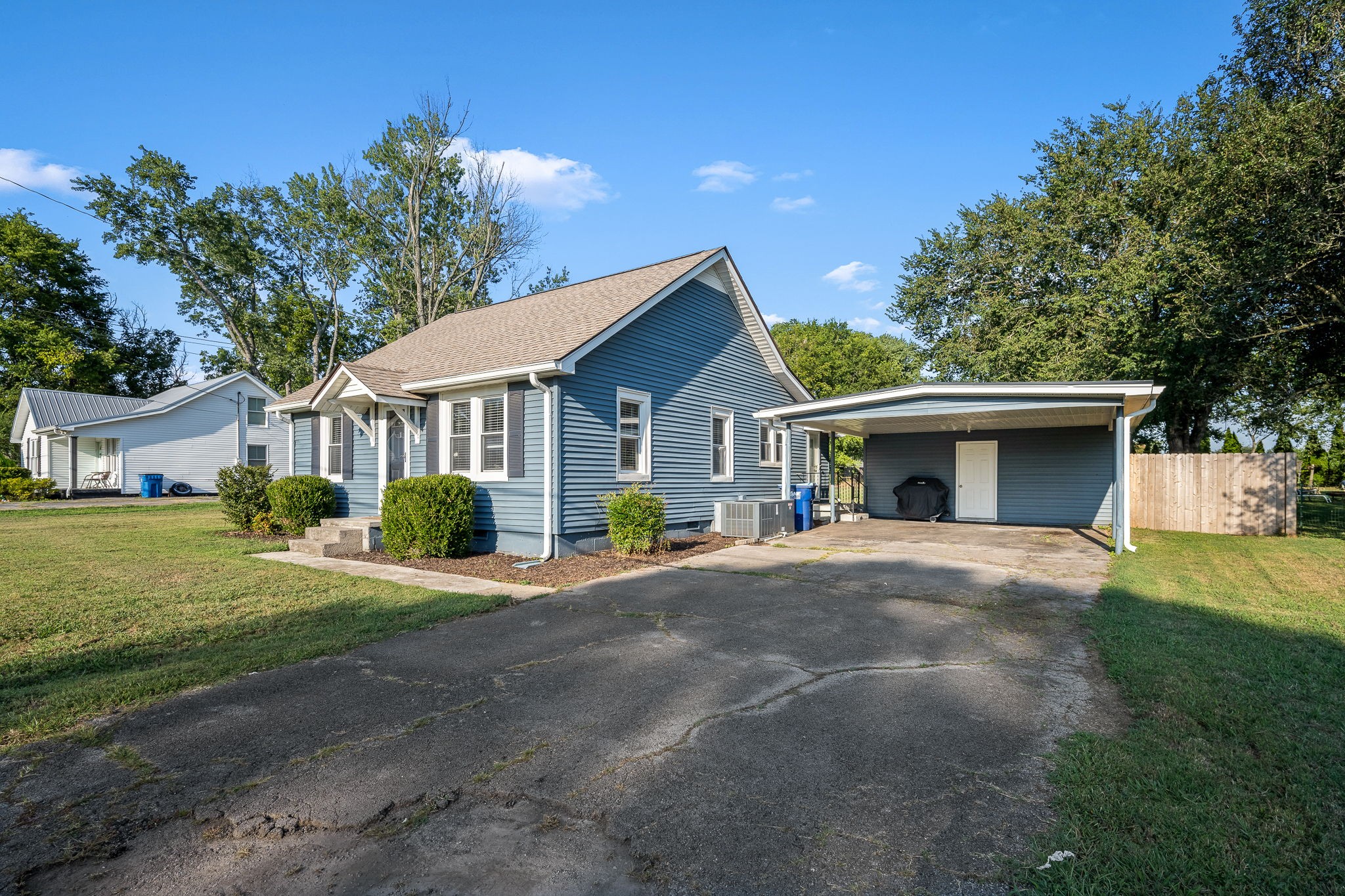208 Jakes Ave