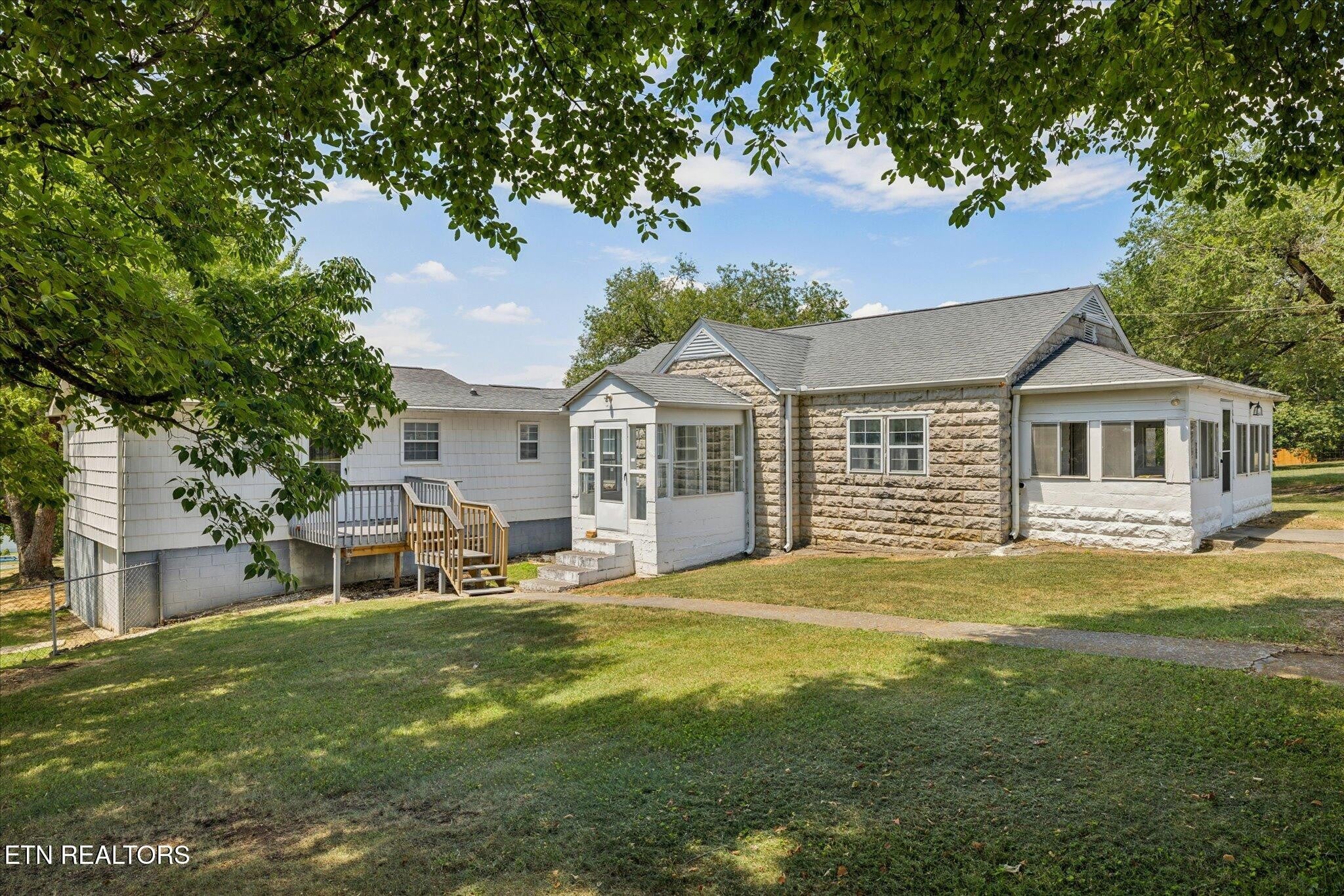 810 Ridge Rd